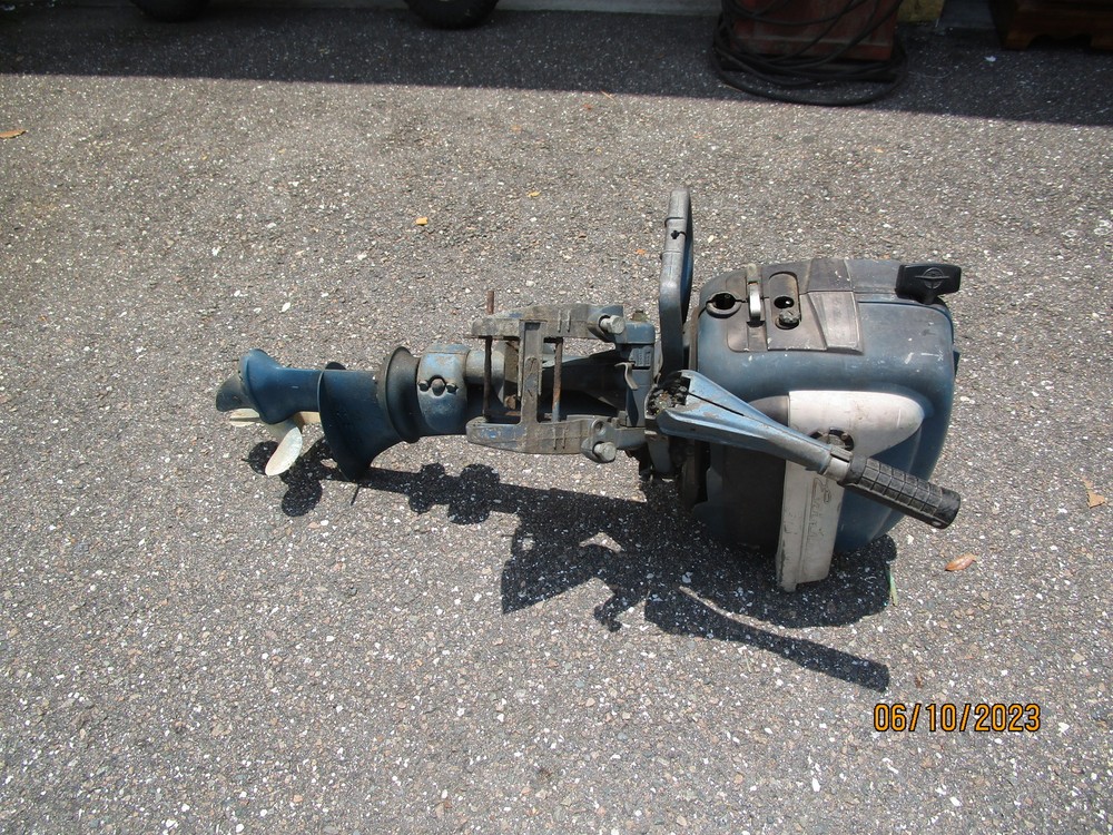 Vintage Evinrude 7.5hp Outboard Engine