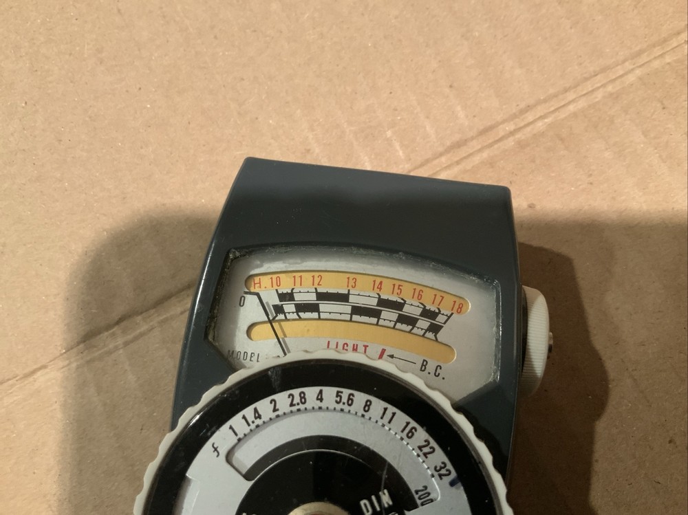 Vintage Sunset Unittic Model 65 - Zero Adjust Exposure Meter