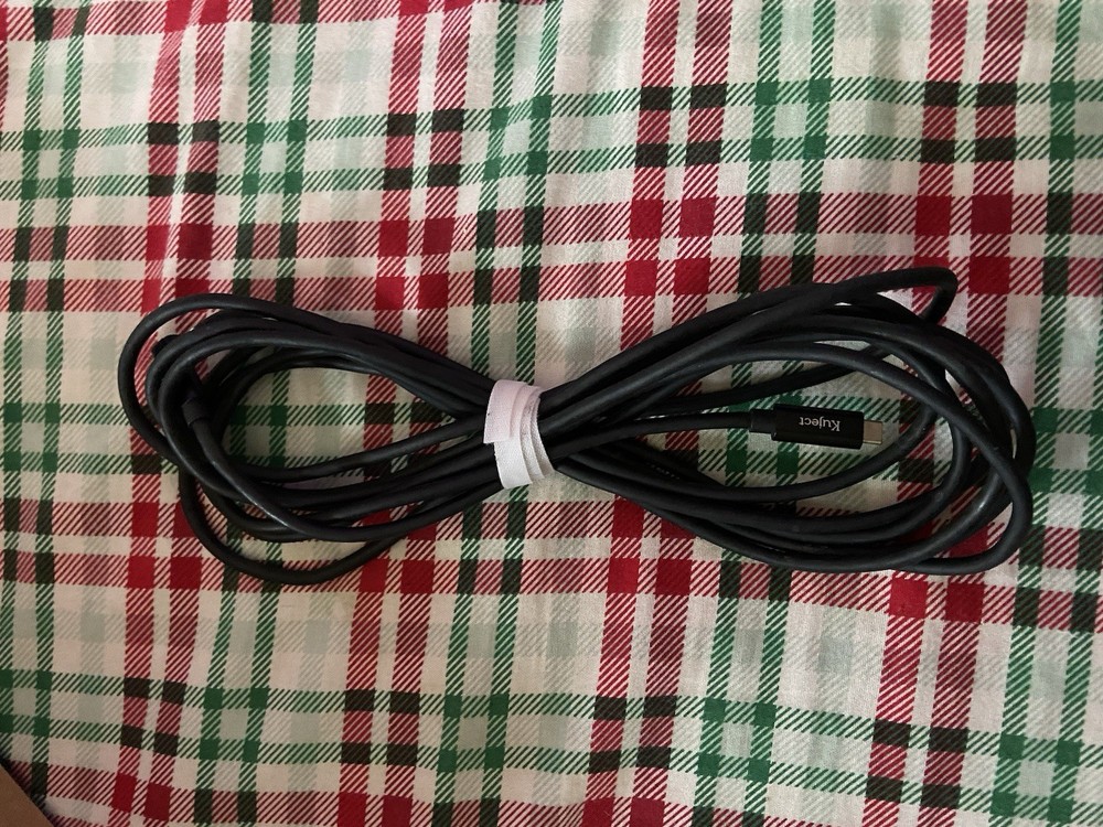 Meta Oculus Quest 2 128GB Bundle w/ link cable & adjustable headstrap powerbank