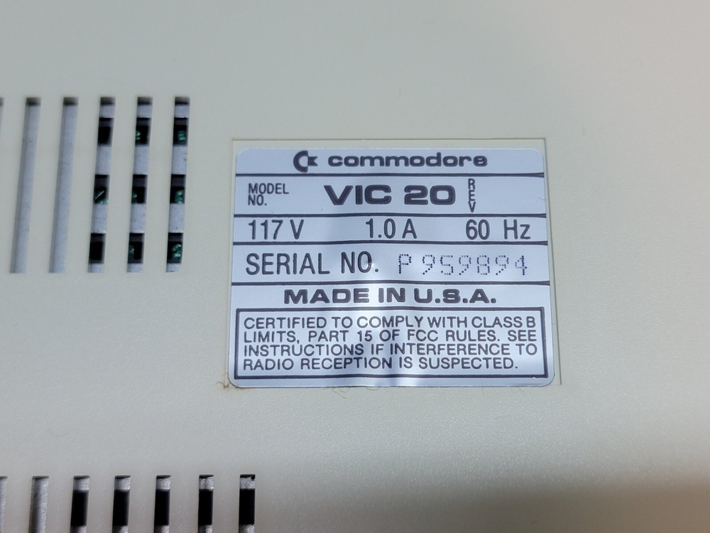 COMMODORE VIC 20 COMPUTER W/POWER SUPPLY & ORIGINAL BOX