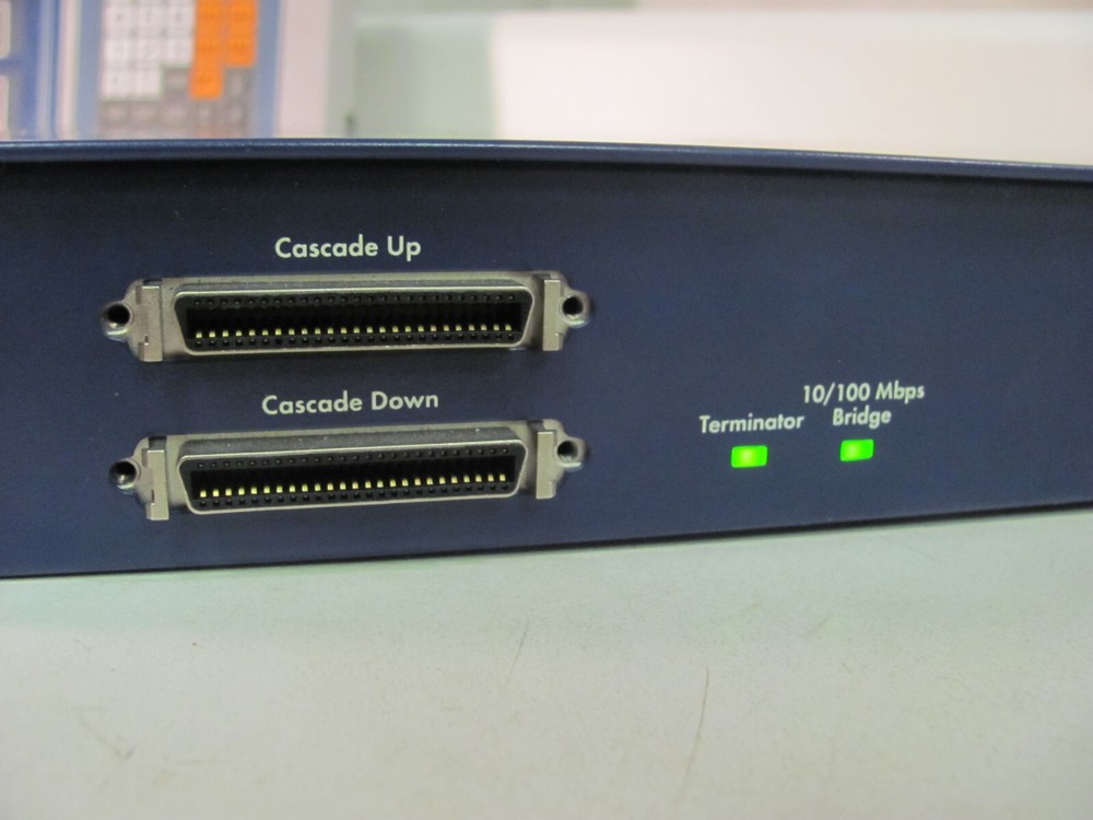 Netgear 16 port Dual Speed Stackable Hub, Model DS516