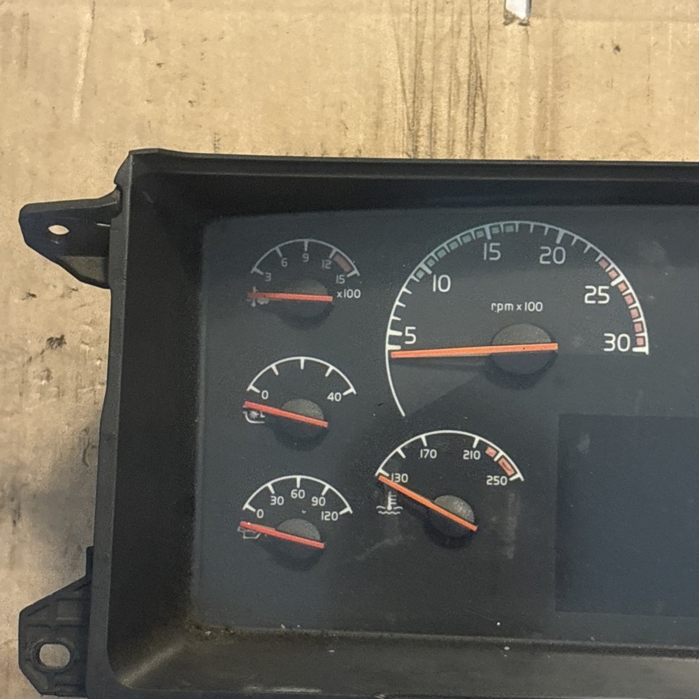 Volvo VNL Speedometer Instrument Cluster - Missing P/N
