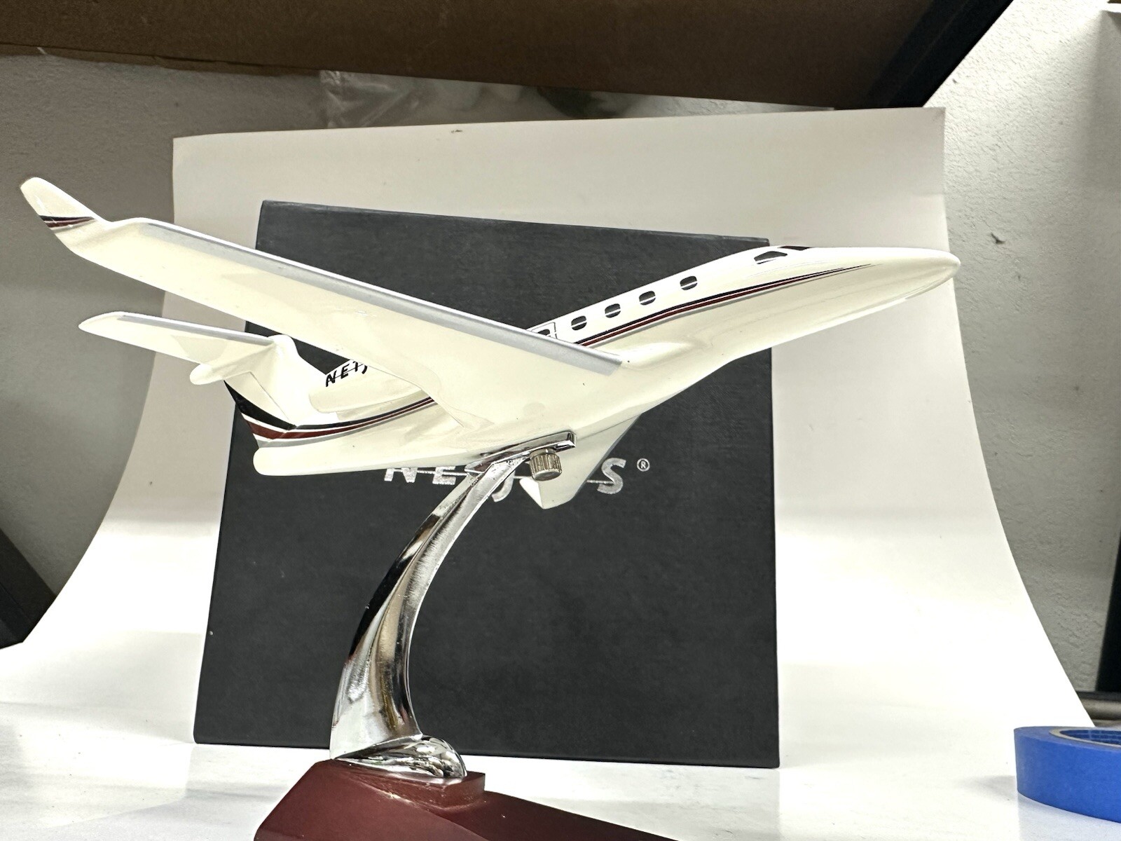 NEW Embraer Phenom 300 Jet By Netjets Airplane Model _ 1:72 Rare