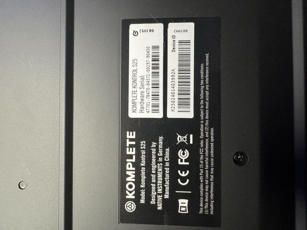 Native Instruments Komplete Kontrol S25 Semi-Weighted Keyboard Controller