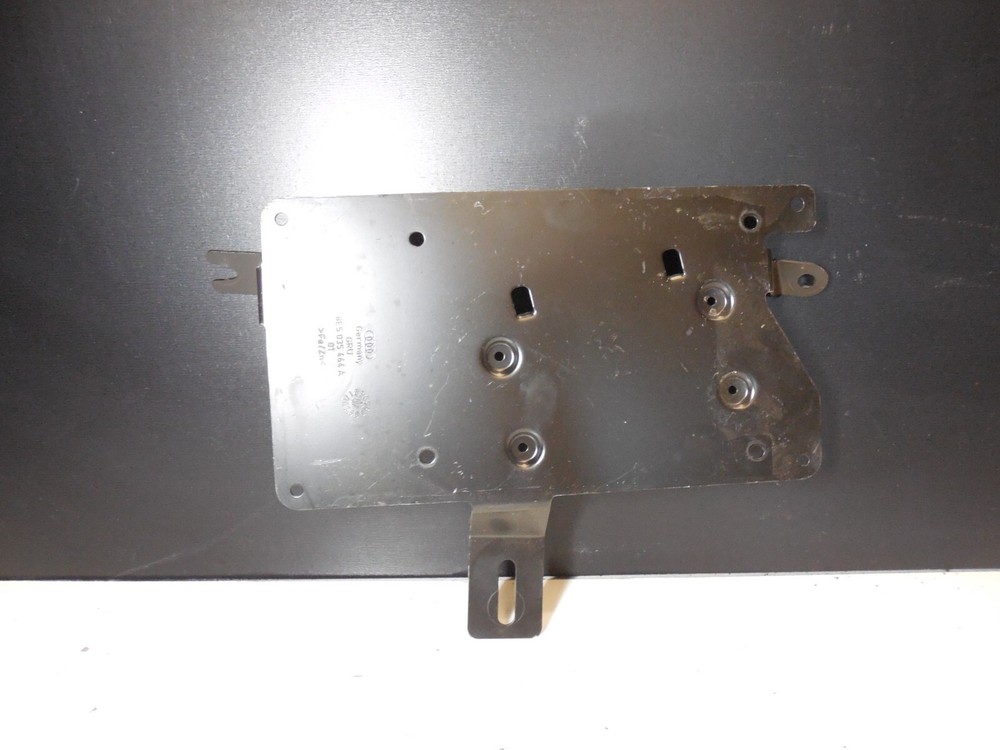 2007 VW Audi A4 Amp Amplifier Mounting Bracket 8E5 035 464