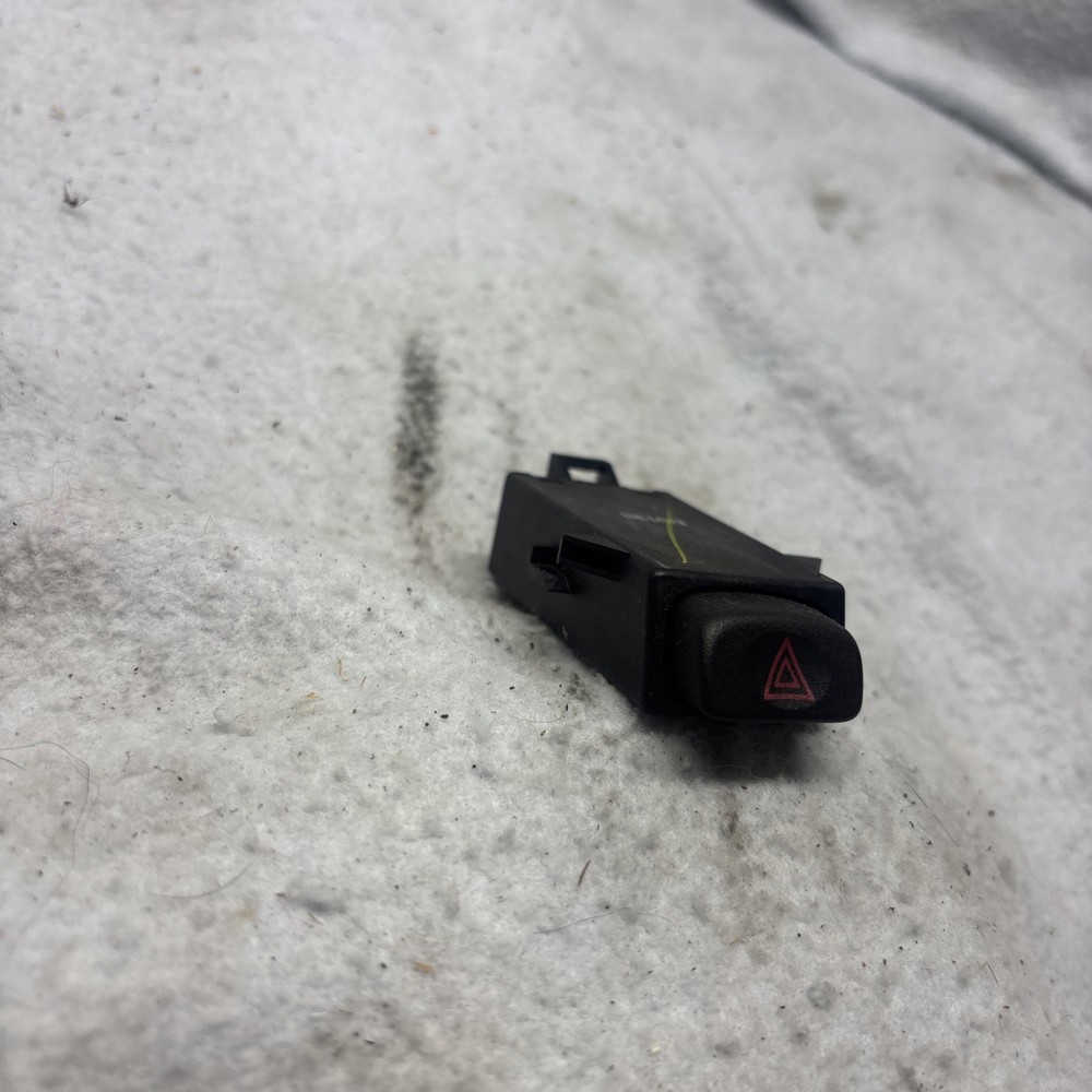 2000 - 2005 Cadillac Deville Hazard Emergency Light Switch BuTTon 25717688