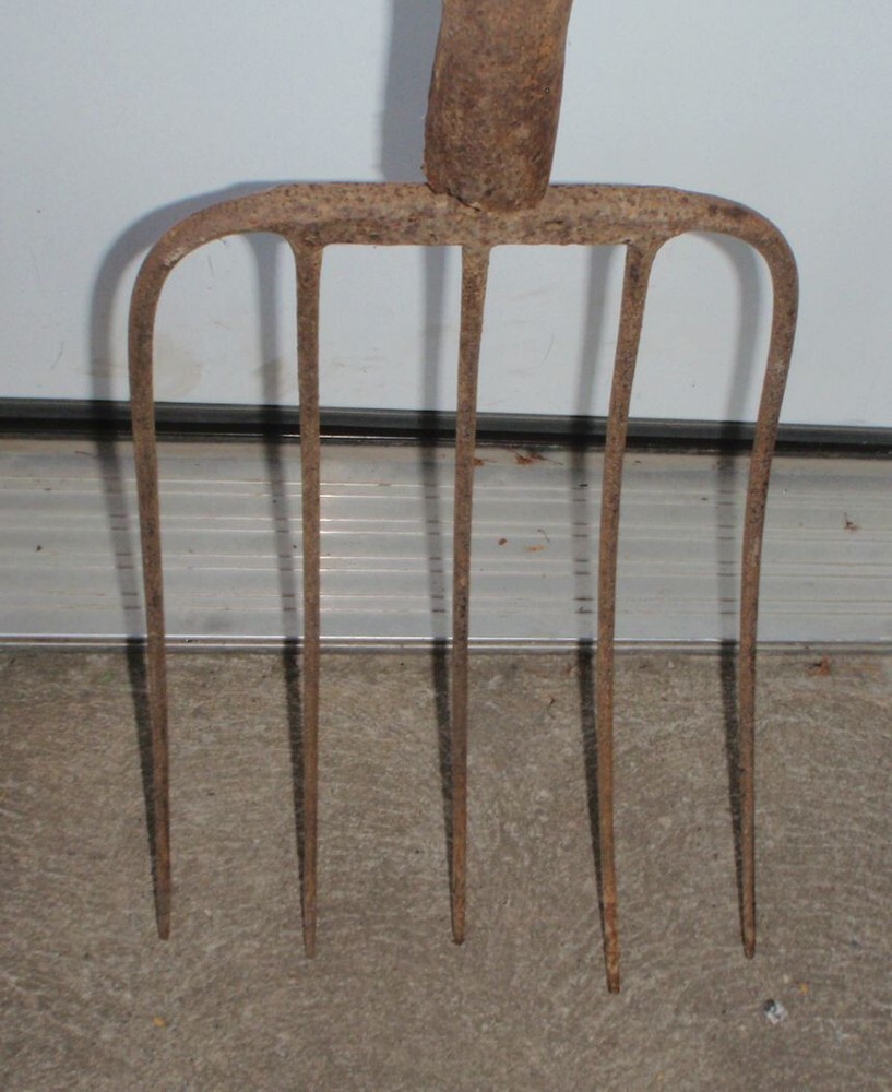 2 Pitchforks