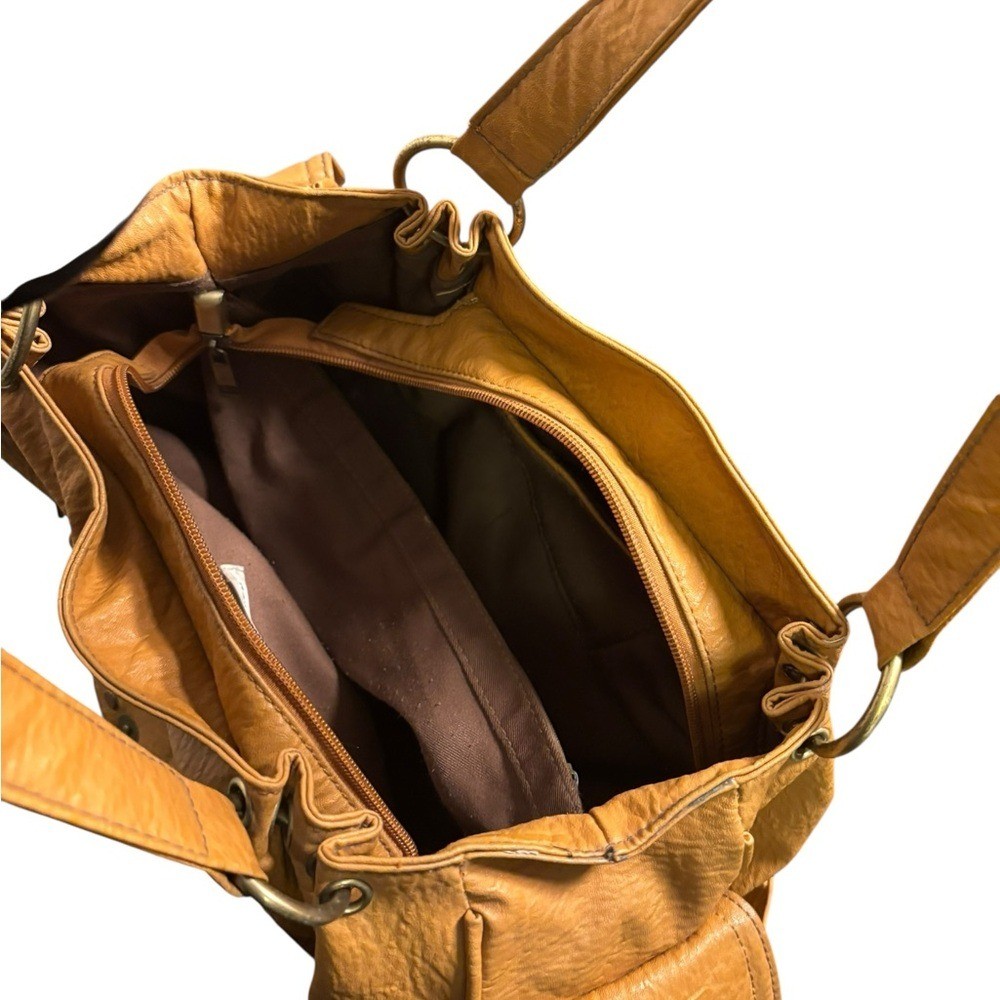 Chic Tan Leather Shoulder Bag