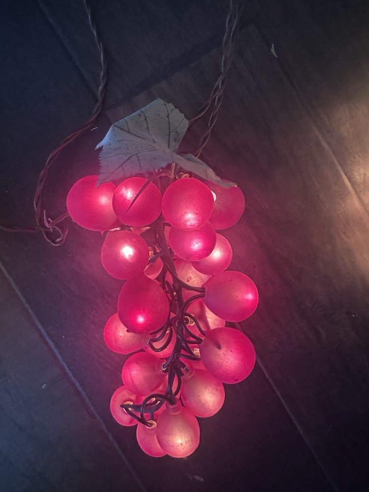 Vintage Plastic Rubber Grape String Lights Working 25’ Long 6 Clusters Red/green
