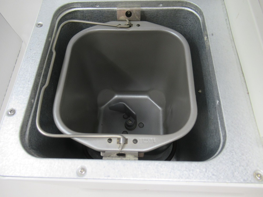 BREADMAN PLUS 1-2 LB. DIG. BREAD MAKER WHITE TR700C, BREAD MACHINE FRUIT & NUT +