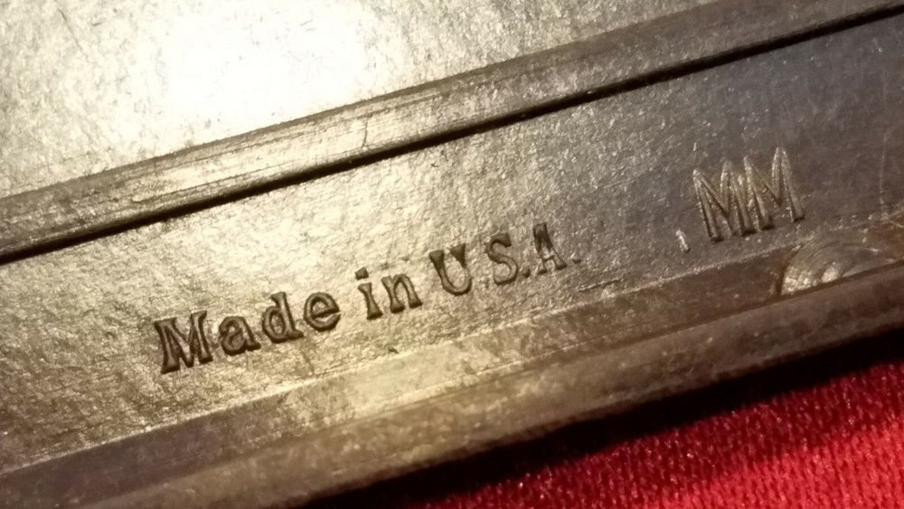 Vtg Single SWITCH PLATE BAKELITE BROWN RIBBED COVER LINED DECO DASHED BORDER -B4