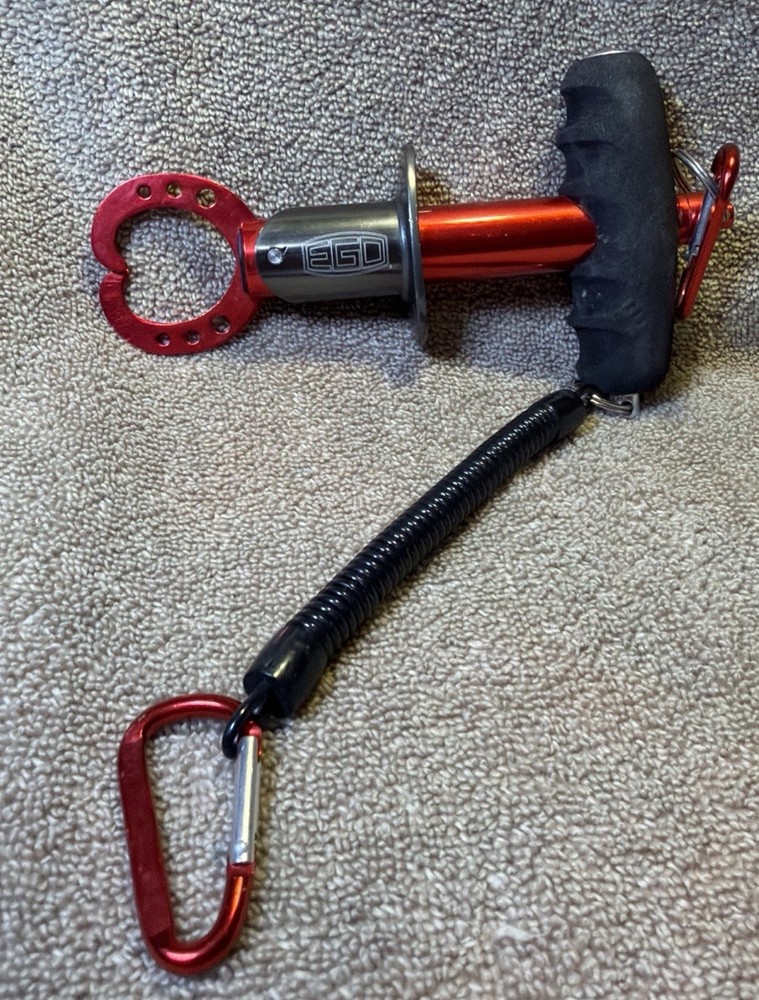 EGO Mini Fish Gripper with a Magnetic Release