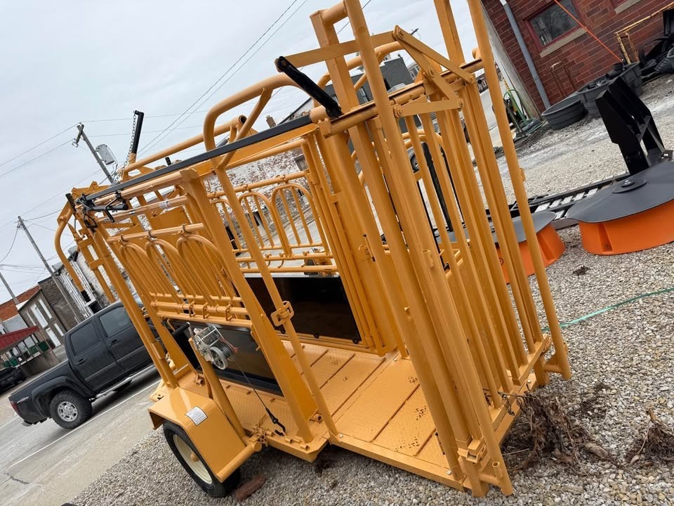 FOR-MOST CATTLE CHUTE PORTABLE 375