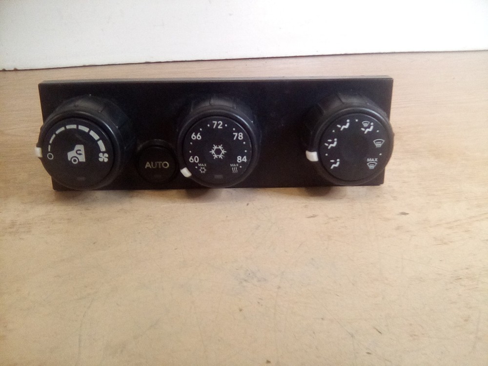 International LT 4100073C3 Climate Control