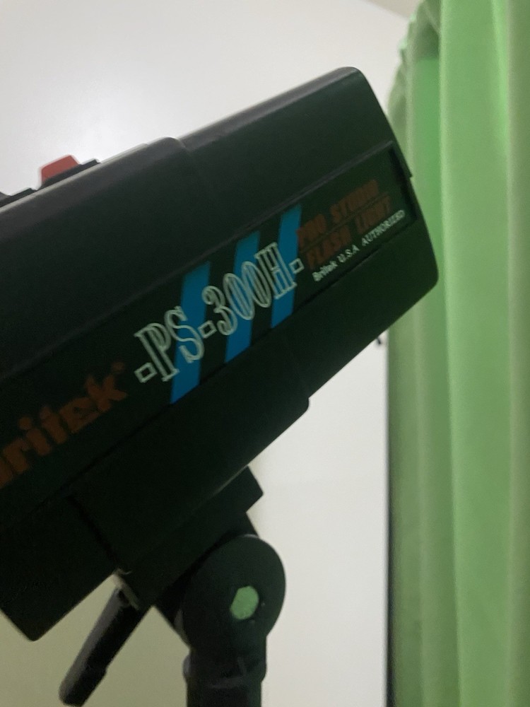 Britek PS-300 PRO STUDIO FLASH LIGHT
