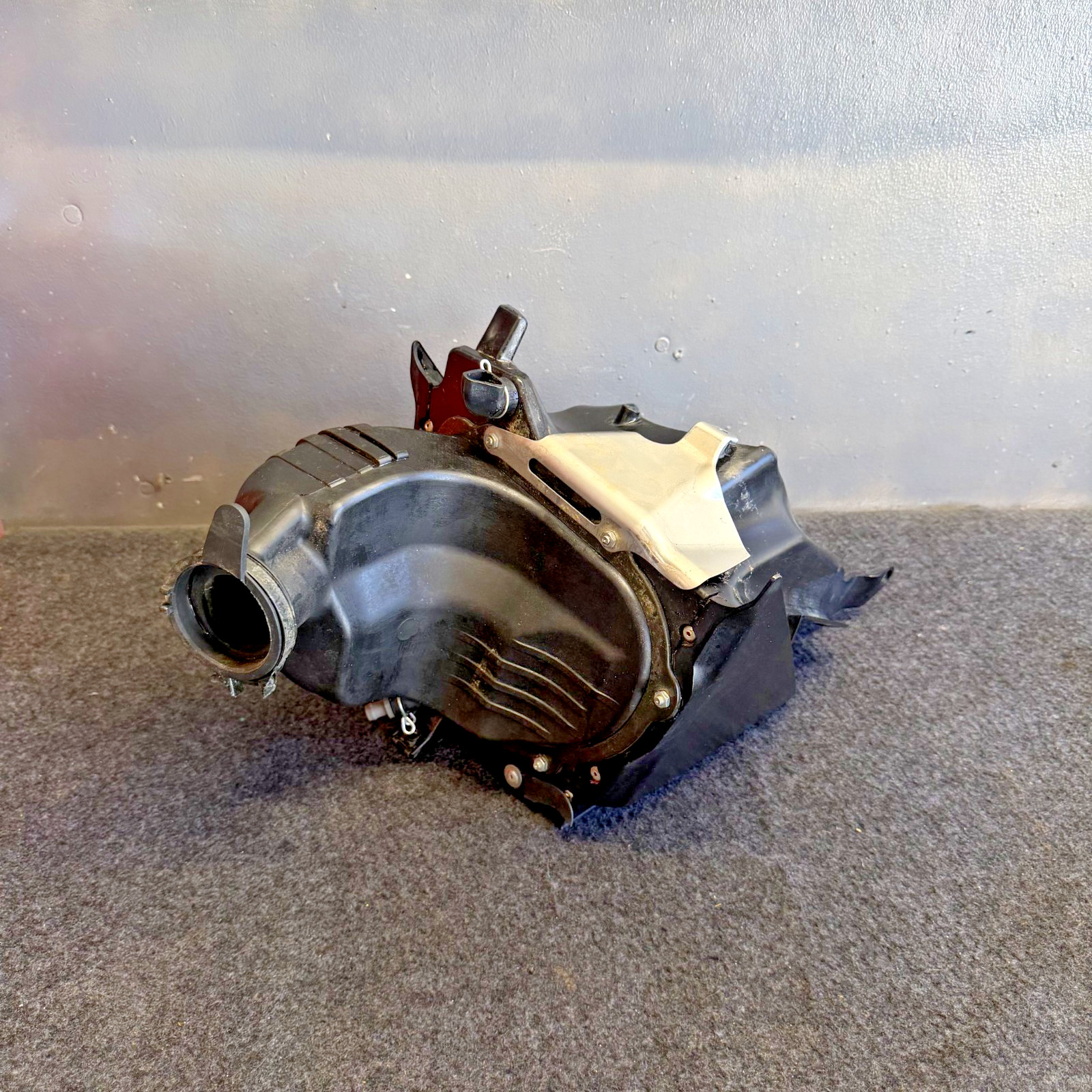 06-07 Honda CRF250r OEM AIRBOX AIR CLEANER INTAKE BOOT FILTER HOUSING ASSEMBLY