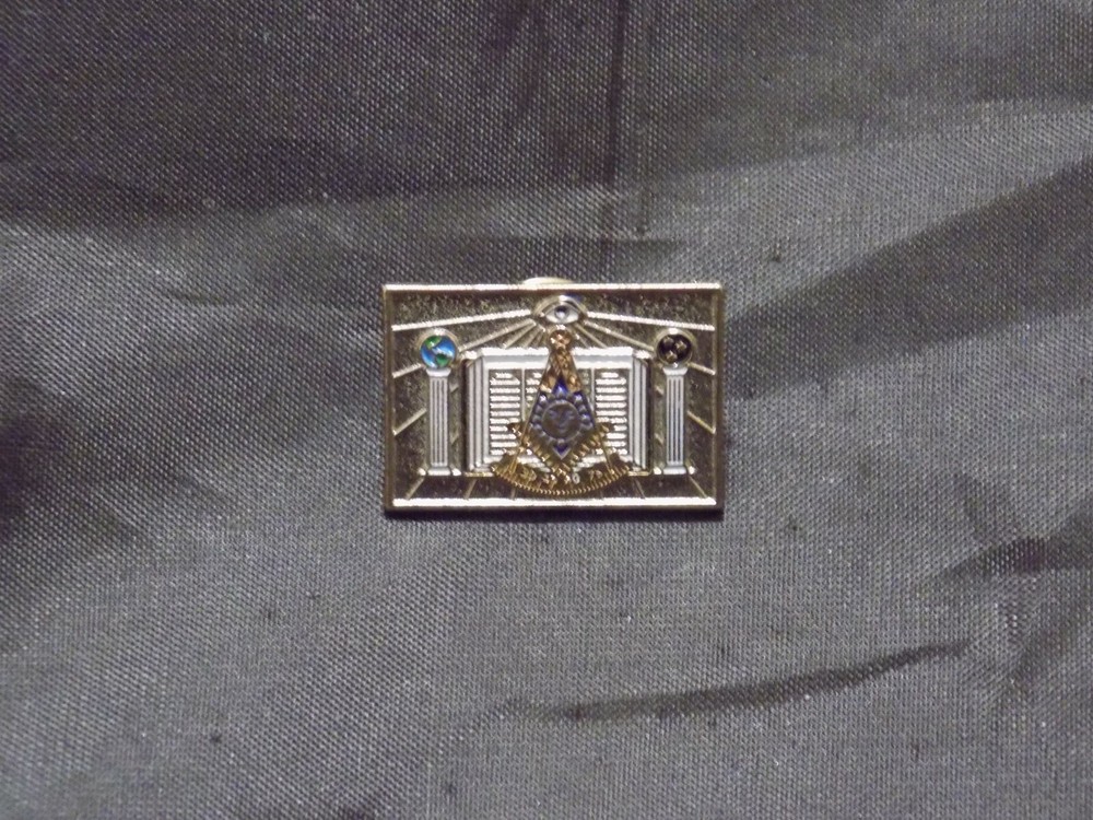 Rectangular Masonic Lapel Tac Pin Past Master with Pillars NEW!