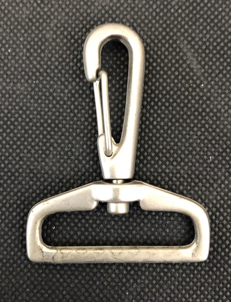 Metal Hardware for a Cloth Strap