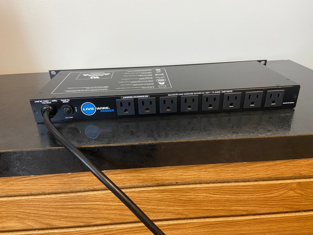Livewire 9-Outlet Power Conditioner and Distribution System great condition used