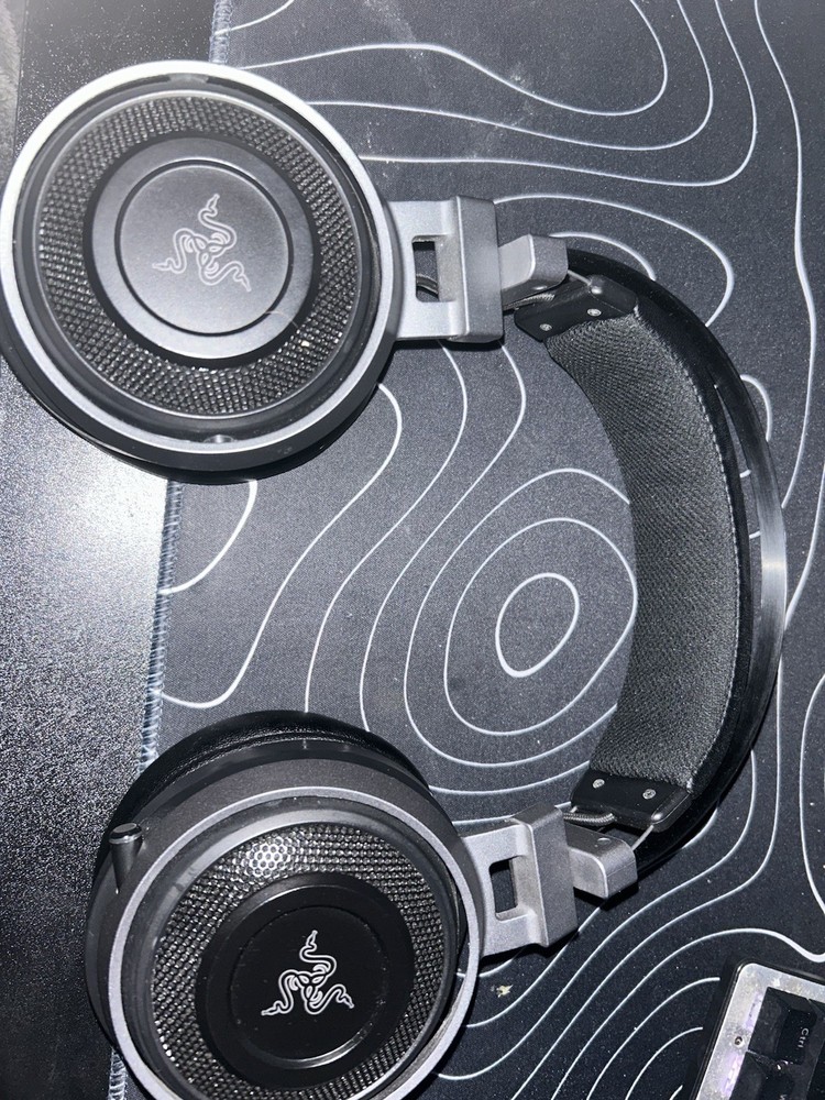 Razer Nari essential