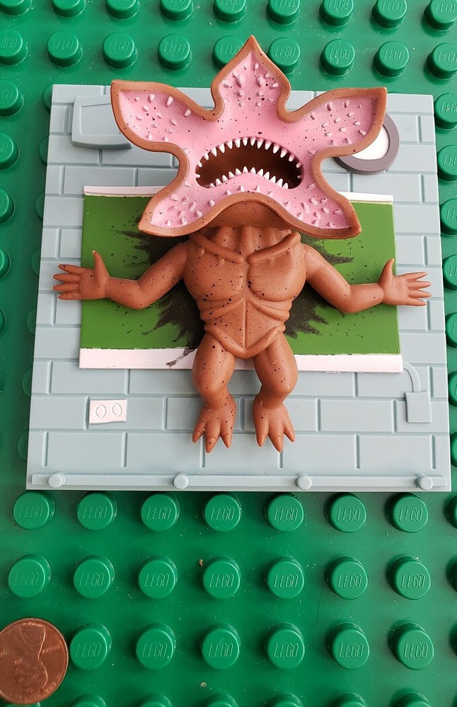lot #114-stranger things eleven vs demogorgon