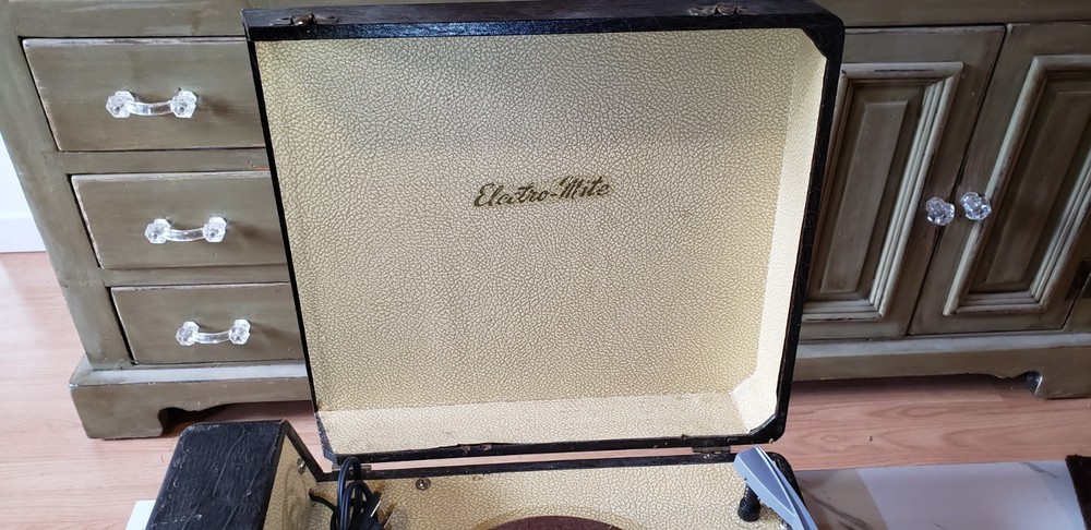 Vtg ELECTRO-MITE portable suitcase record player