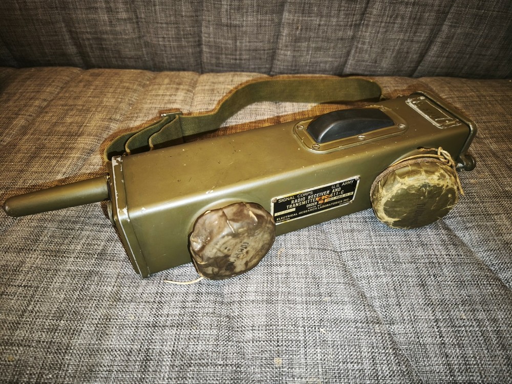WWII US Signal Corps BC-611-C “Handy Talky” Radio Receiver / Transmitter