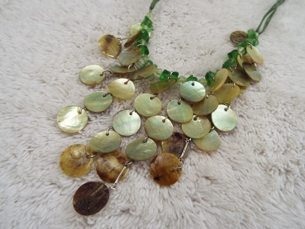 Green Shell Bib Necklace (H11)