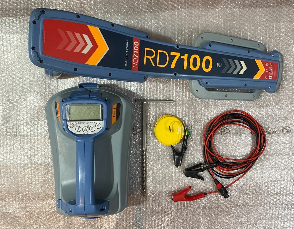 Radiodetection RD7100 DLM Cable Pipe Locator with TX-1 Transmitter