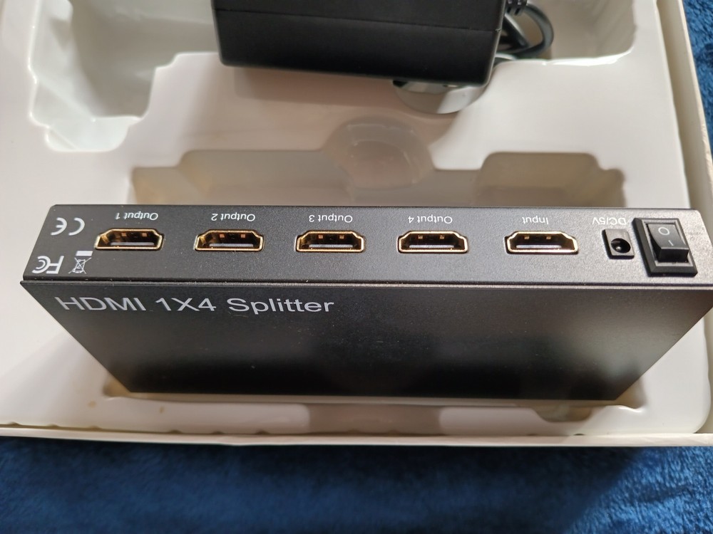 1x4 mini HDMI Splitter - with Power Cord