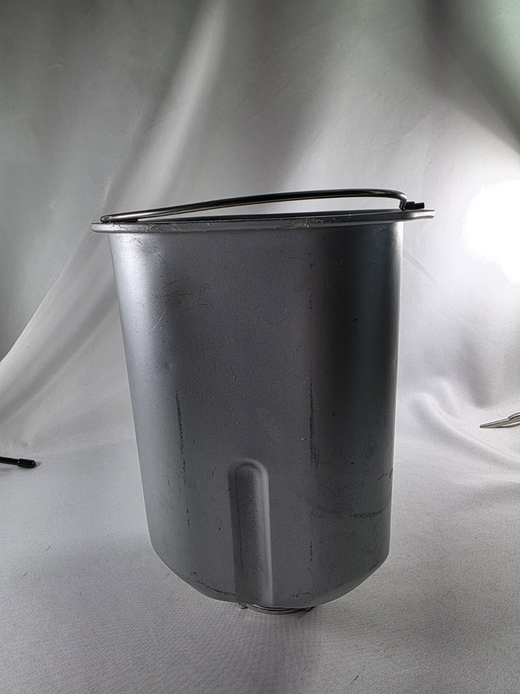 Westbend Automatic Breadmaker Machine 41065 Bread Pan with Handle