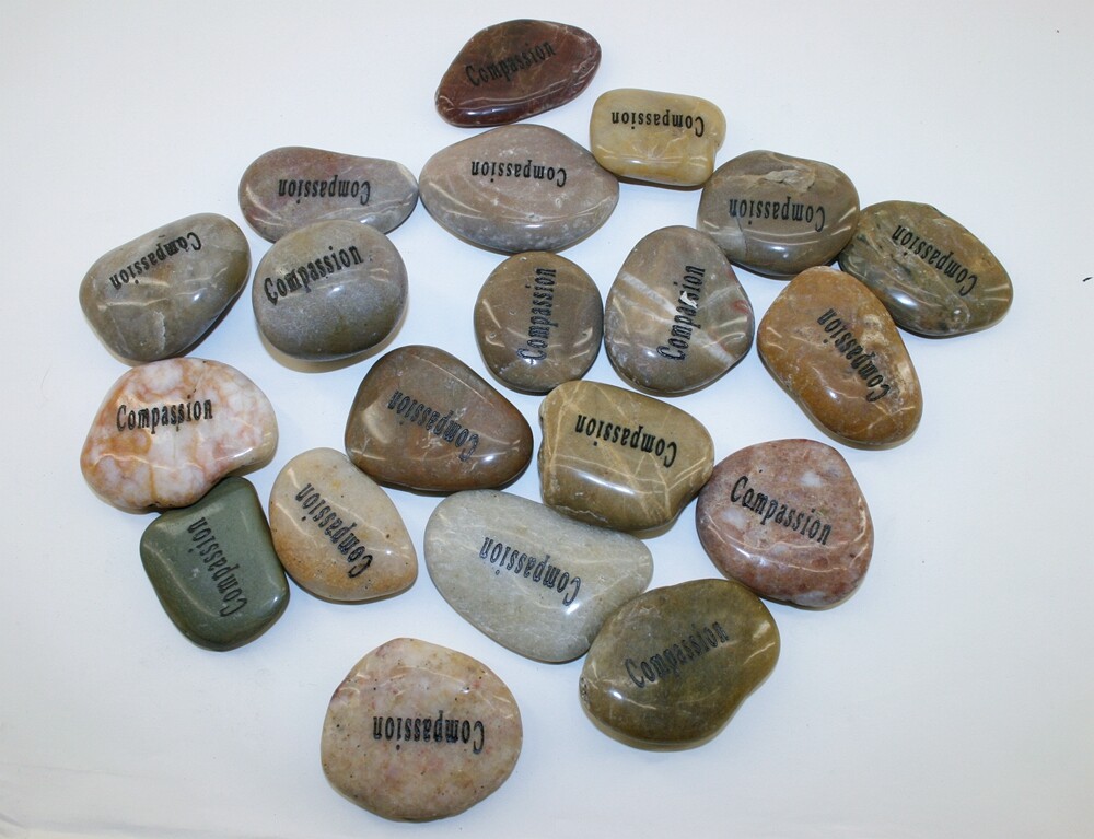 Lot of 100pcs Inspirational Word River Stones Etched Engrave Carve Words Stone