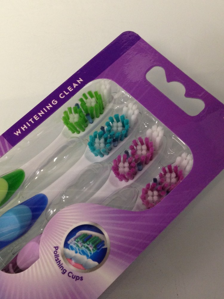 Oral-B Advanced Whitening Toothbrushes Soft Multicolor - 3 Pack