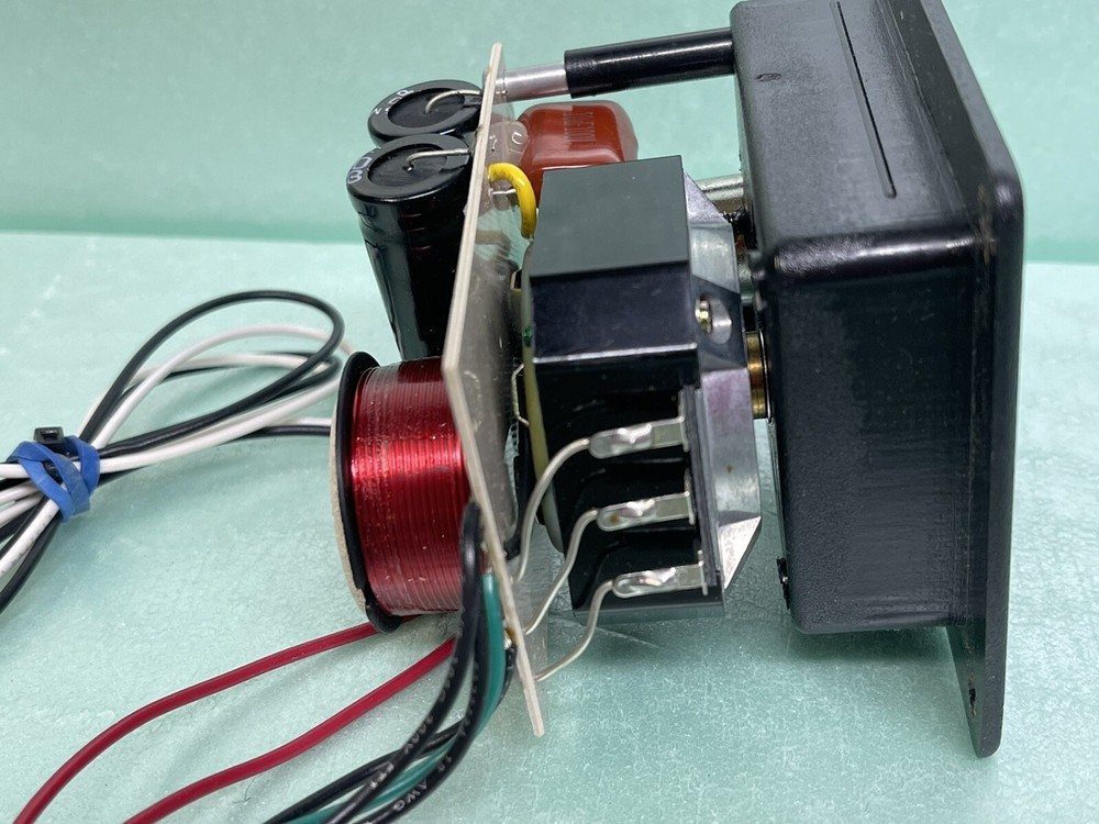 AVEX 2-way Speaker Crossover with Input Panel, Connector, and Wiring A