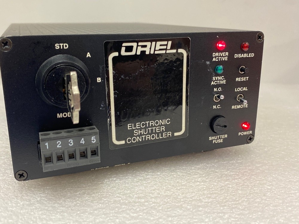 Oriel 76995 Electronic Shutter Driver, RS232, Requires External TTL Pulse