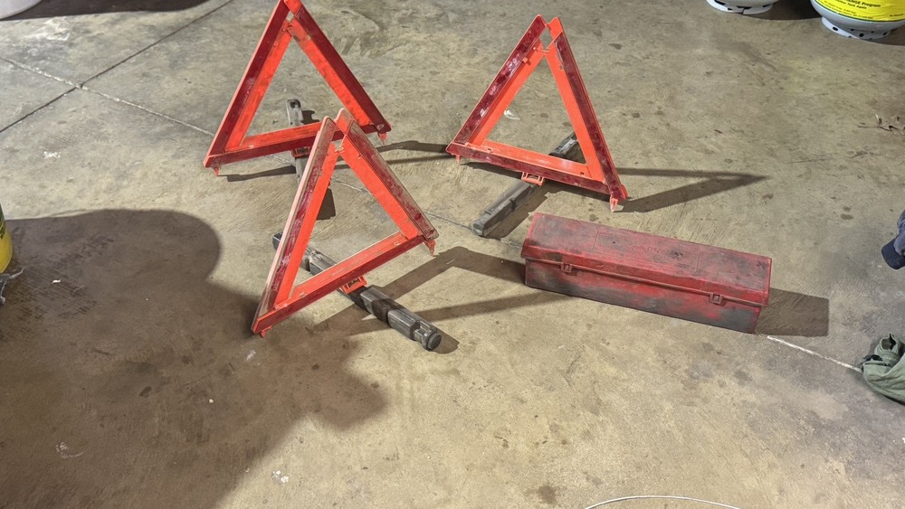 Safety Triangle Grote 71422 Set of 3