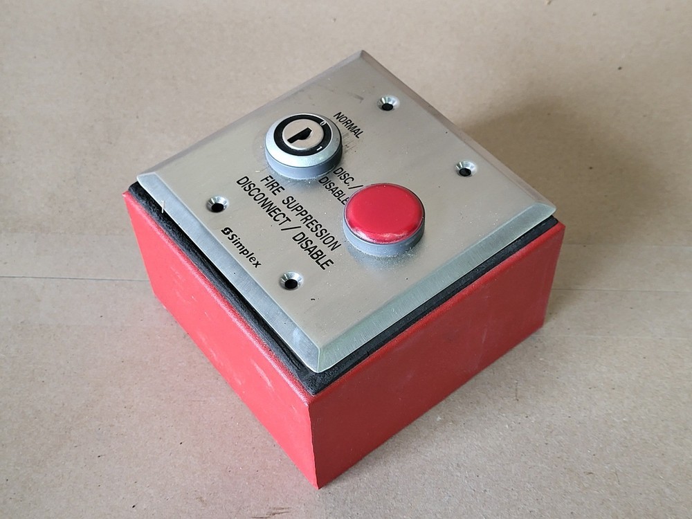 SURPLUS NEW SIMPLEX 0637664 Surface Mount Maintenance Switch – Safety