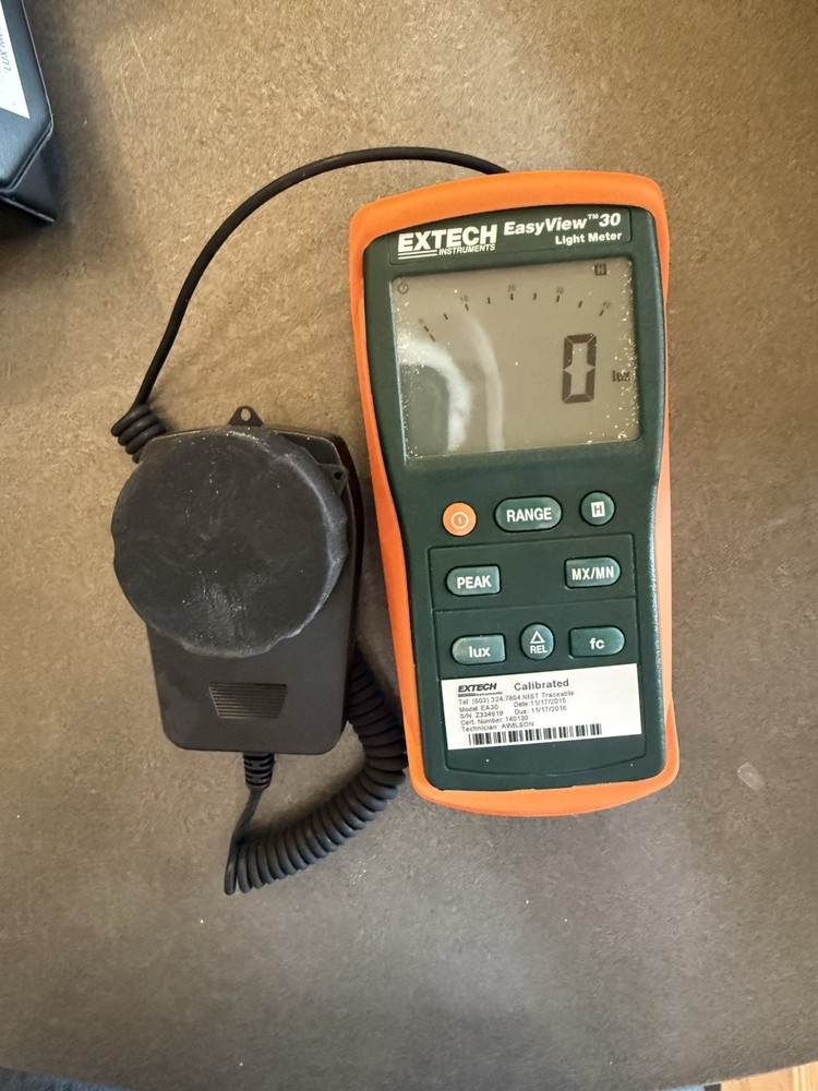Extech EA30 Calibrated Easy View Wide Range Light Meter