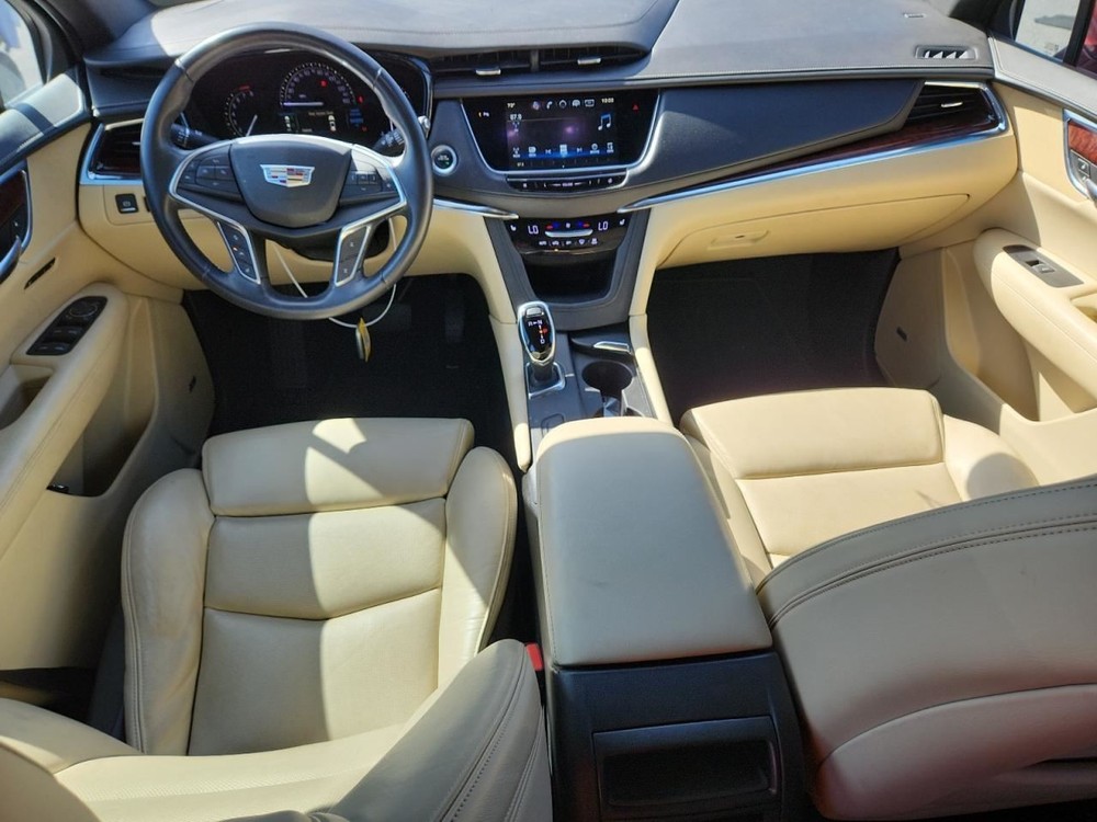 XT5 2017 Glove Box 4925385