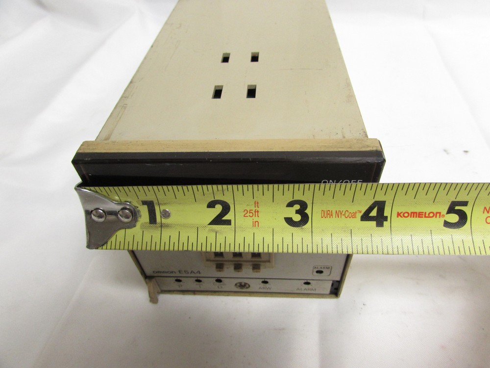 OMRON E5A4-S91J TEMPERATURE CONTROLLER 1A 250VAC ***GOOD***