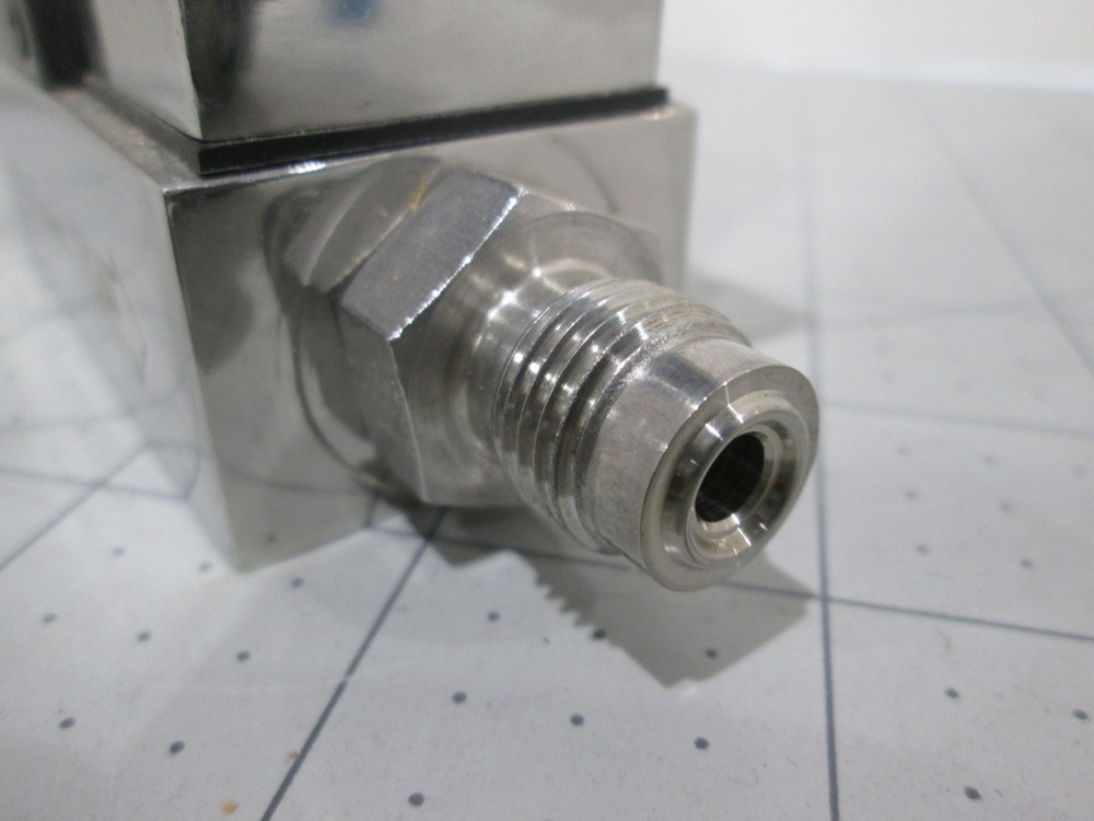 Unit, UFC-1000, Mass Flow Controller, O2, 300 SCCM, Used