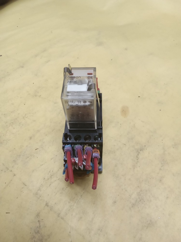 Omron Relay MY4 W/0980W1 Socket Base