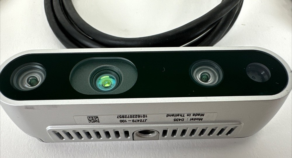 Intel RealSense Depth Camera D435 Silver with locking USB C To C Cable