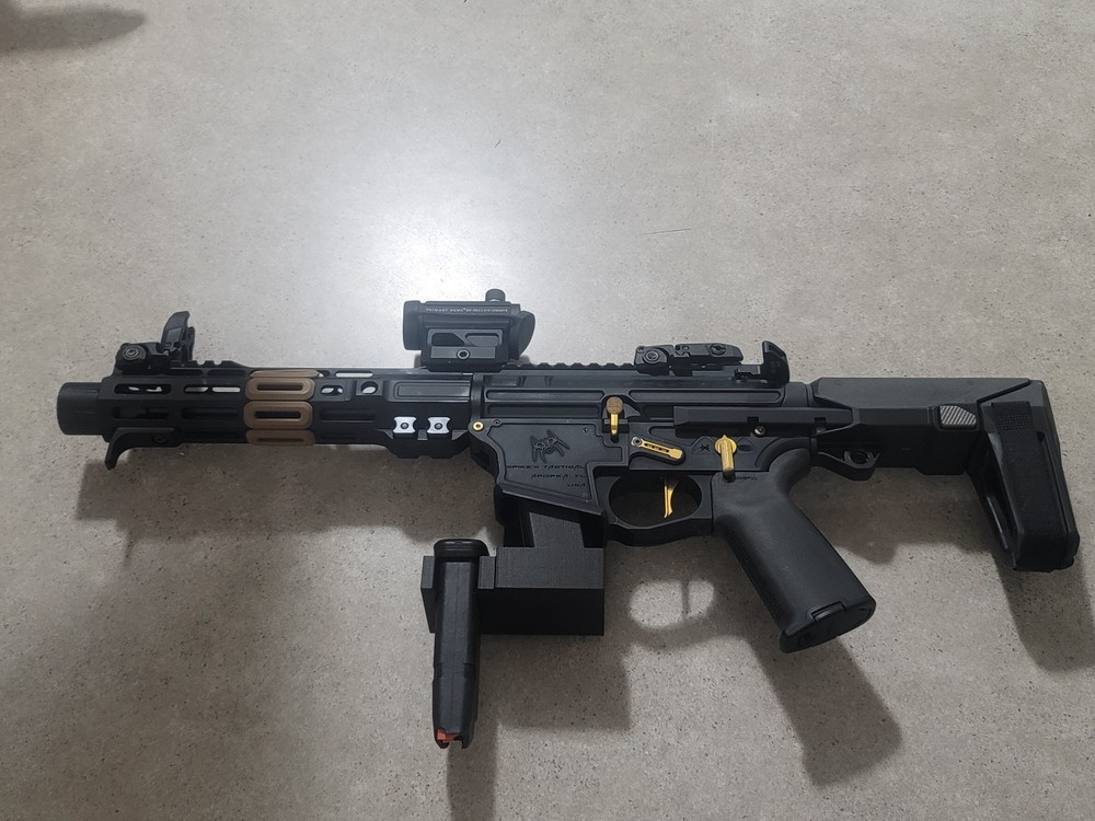 GLOCK WALL MOUNT,glock wall mout with mag holder,GLOCK CLONE MOUNT 3d printed