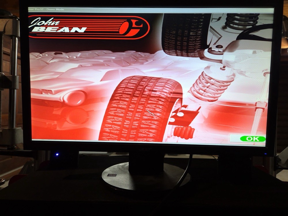 Snap on/ John Bean EEWA550A Wheel Aligner System With Accessories ￼