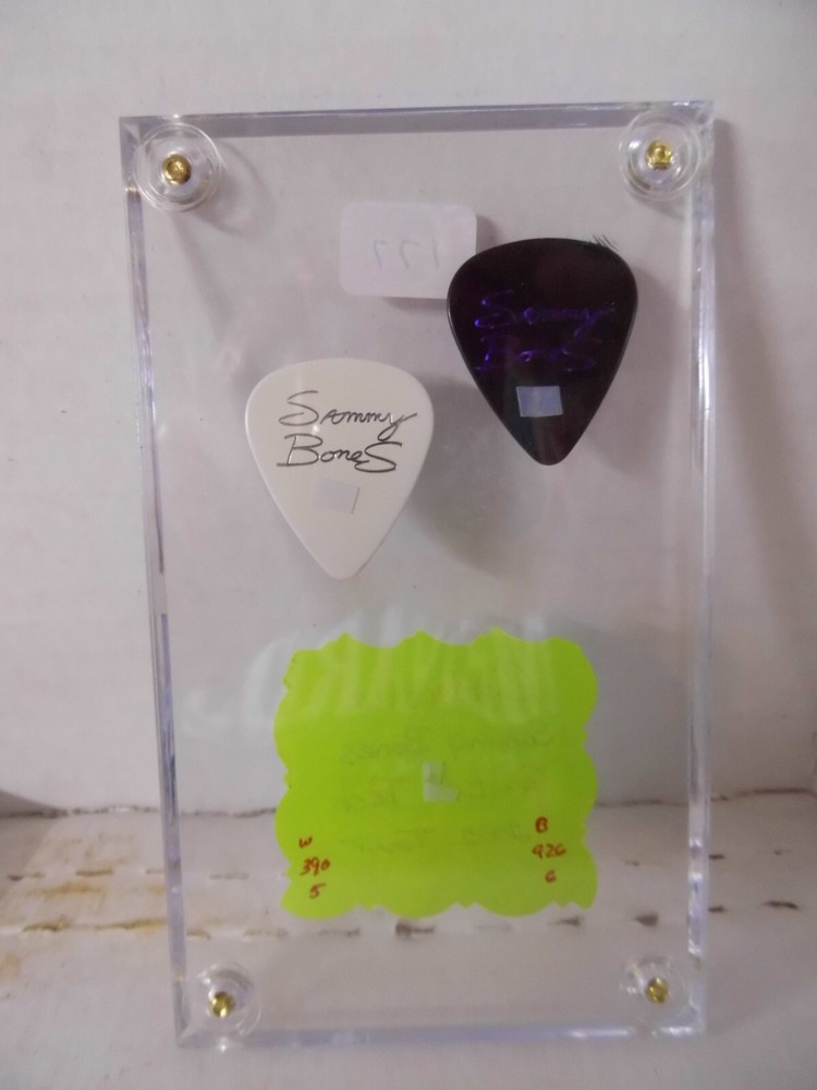 CINDERELLA "SAMMY BONES" 2 TOUR PICKS/CASE~2002 GUITAR TECH (177)