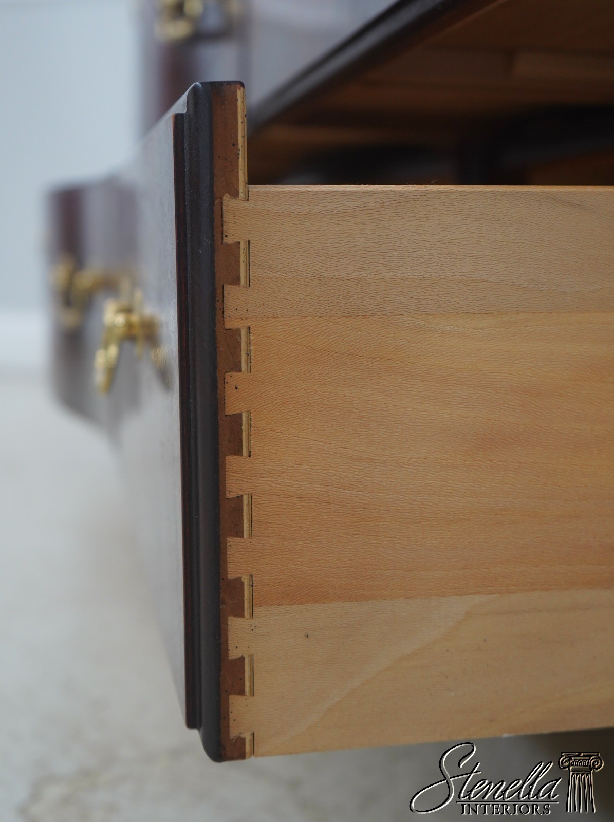 F71791: THOMASVILLE Chippendale Style Mahogany Dresser w. Mirror