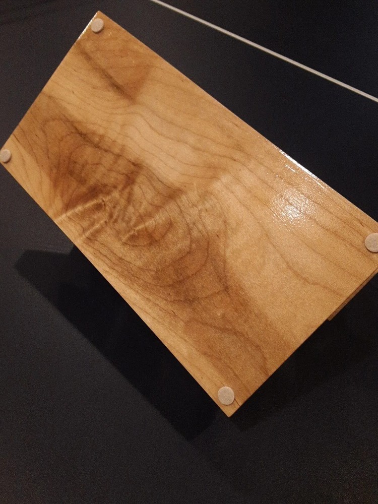 DOUBLE KNIFE DISPLAY STAND . SOLID MAPLE