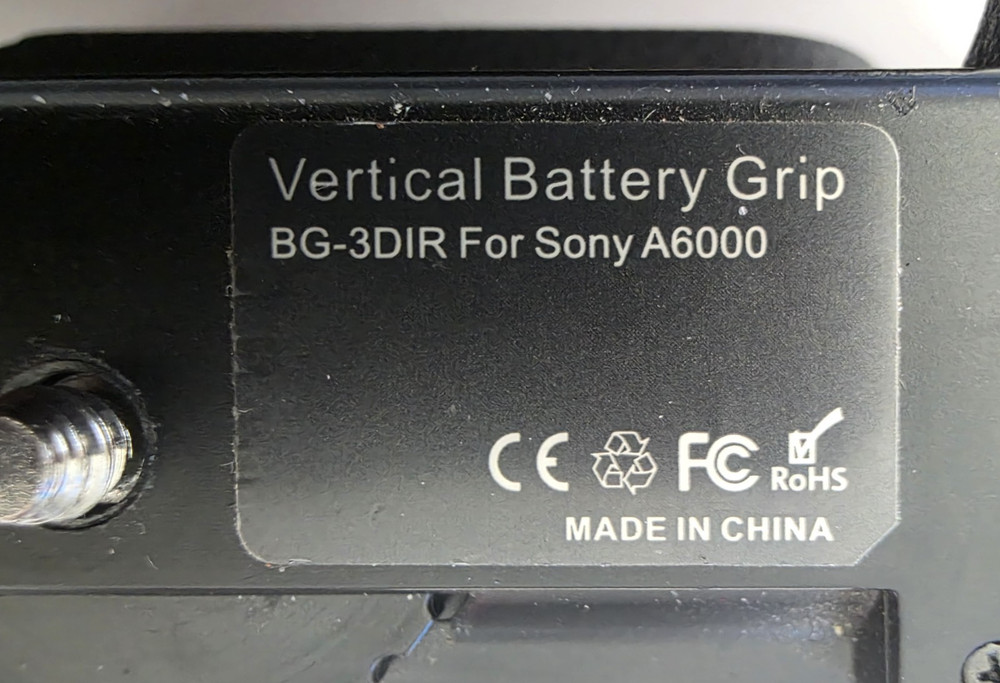Vertical Battery Grip BG-3DIR for Sony A6000 (Without Batteries)