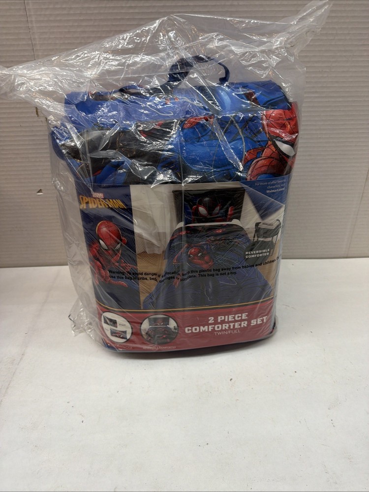 Reversible  Marvel Spider-Man 2 Piece Twin Full Comforter Set